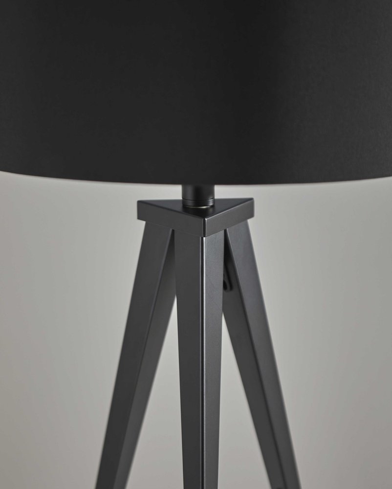 Treble Black Metal Table Lamp