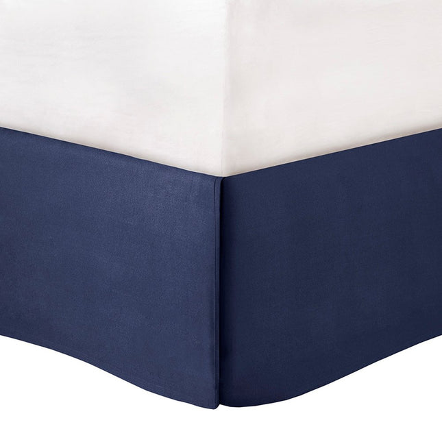 Set of Seven Indigo And White Damask Queen Ring Stitch Polyester Sham And Comforter