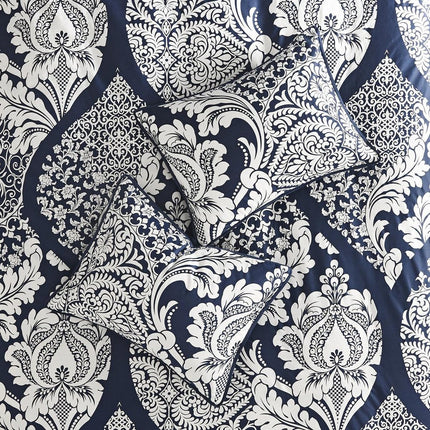 Set of Seven Indigo And White Damask Queen Ring Stitch Polyester Sham And Comforter