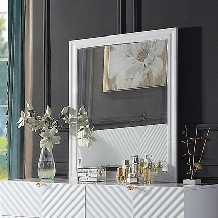 ACME BD01036 Gaines White Mirror