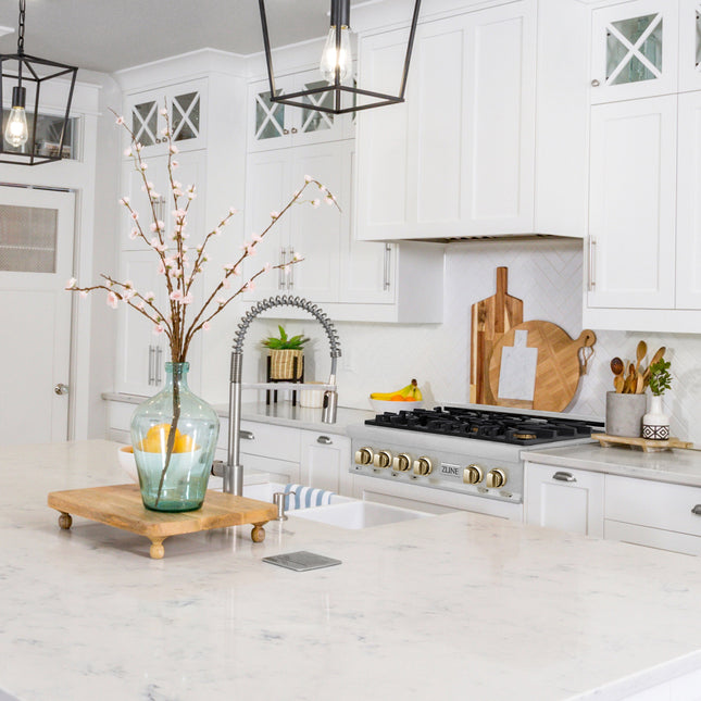 ZLINE Autograph Edition 36 in. Legacy Gas Rangetop with 6 Burners and Porcelain Cooktop in Satin Stainless Steel with Polished Gold Accents (RTSZ-36-G)